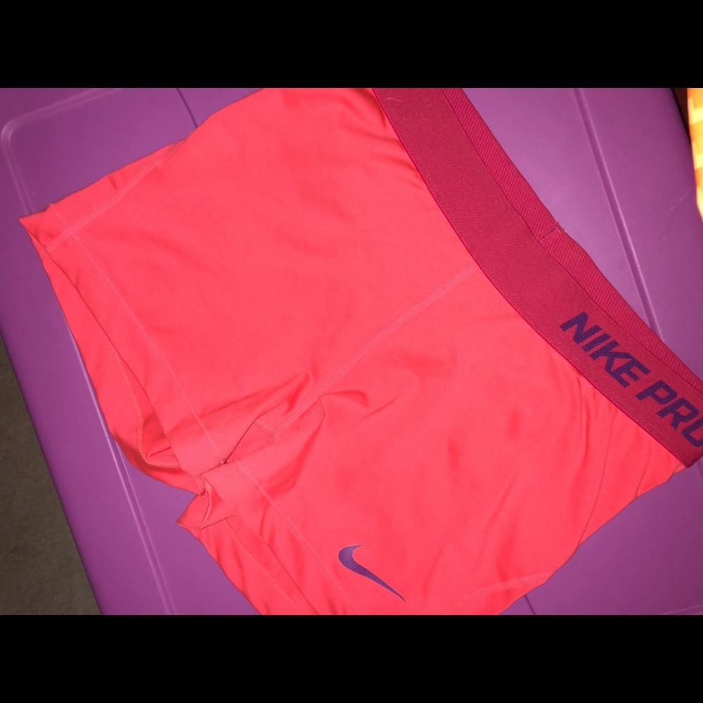 Nike pro💘💜